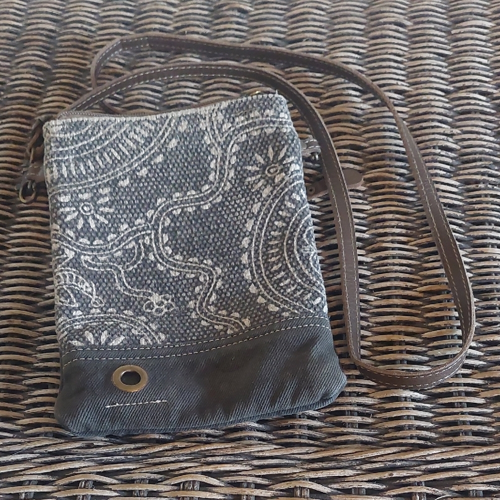 Myra Bag Crossbody